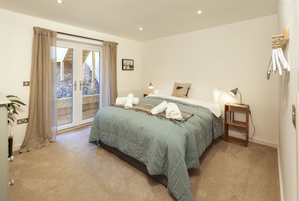 Appledore Home With Panoramic Estuary View view 5