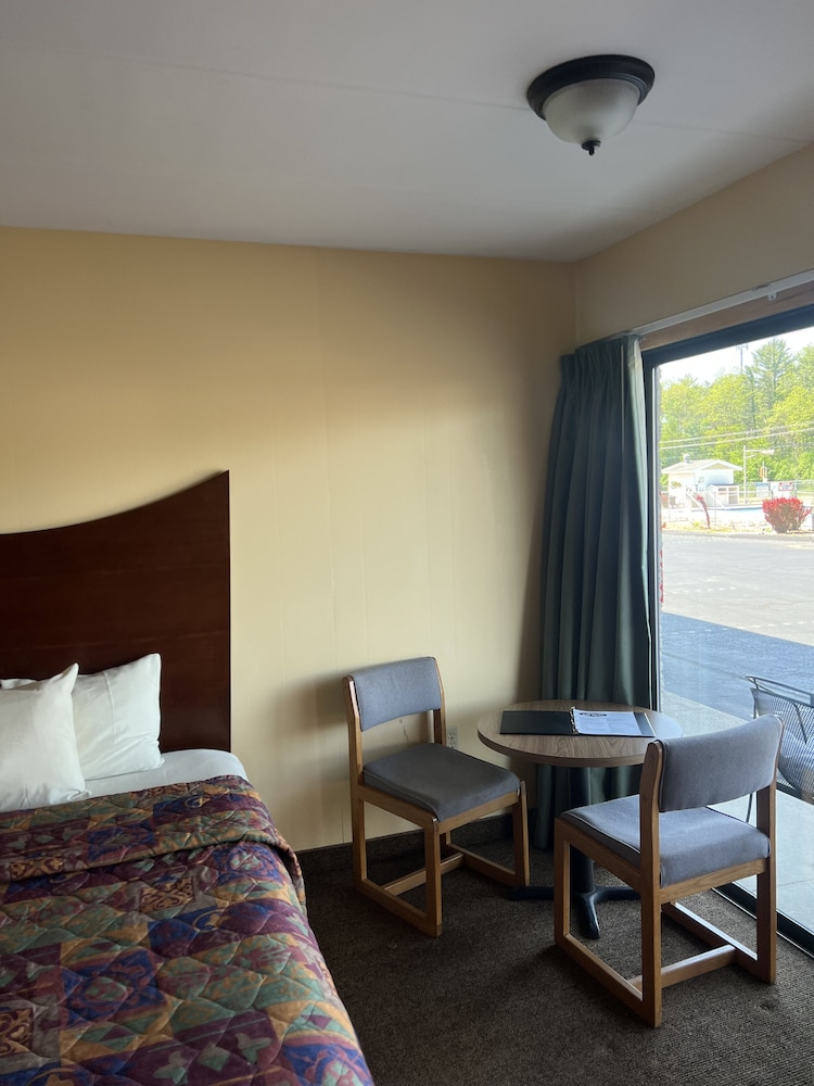 All Star Inn & Suites