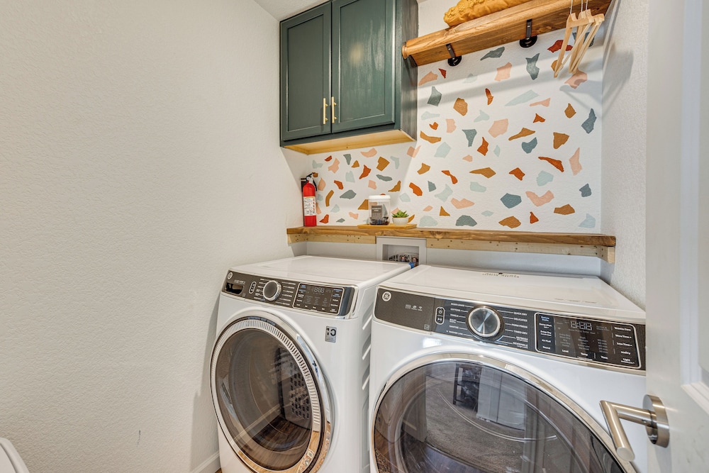 Bright Colorado Springs Home, 10 Mi to Dtwn!