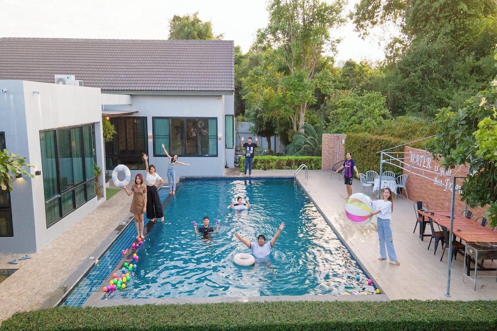 Penny - Farthing Pool Villa
