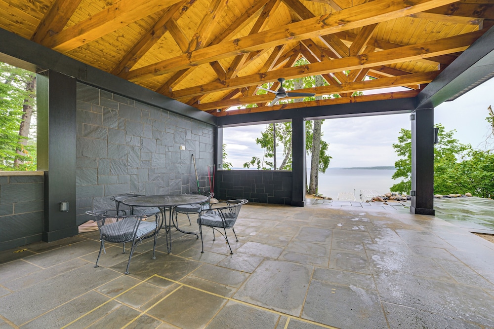 Sunroom, Dining Pavilion & More: Gem on Burt Lake!