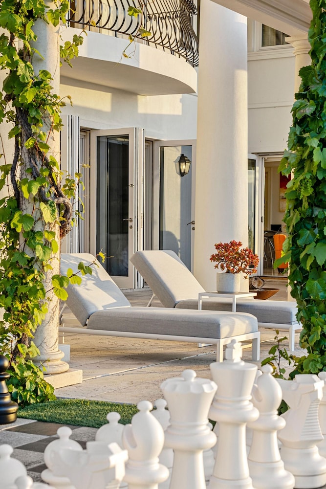 The Bay Crest Manor Views Pool Beach
