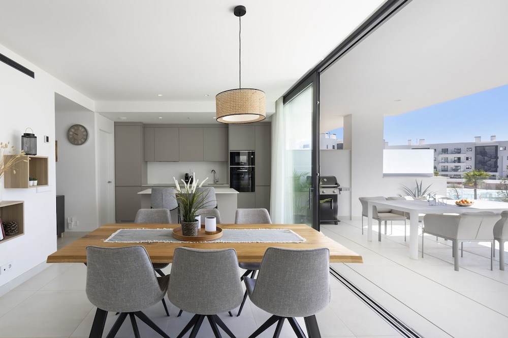 Stylish Apartment With Large Terrace in Higueron