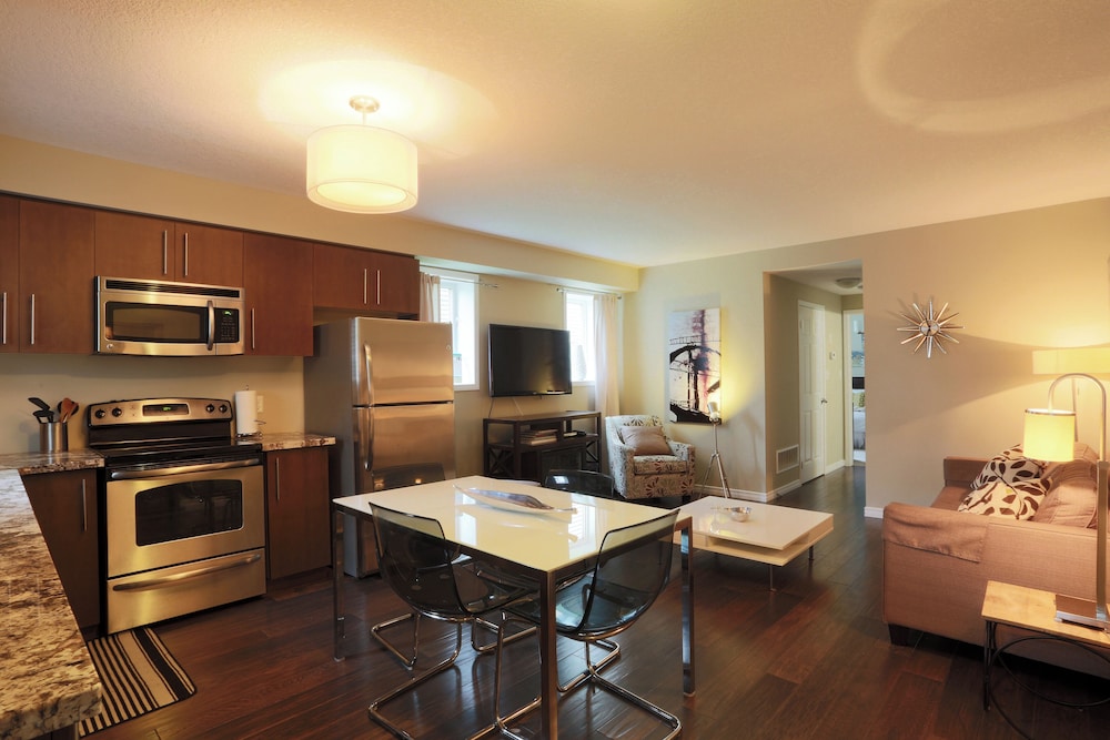 Boardwalk Homes - Executive Guest Rooms & Townhomes
