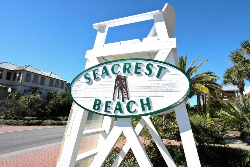 Good Day Sunshine by Avantstay Sleeps 16, Pool + Private Beach Access