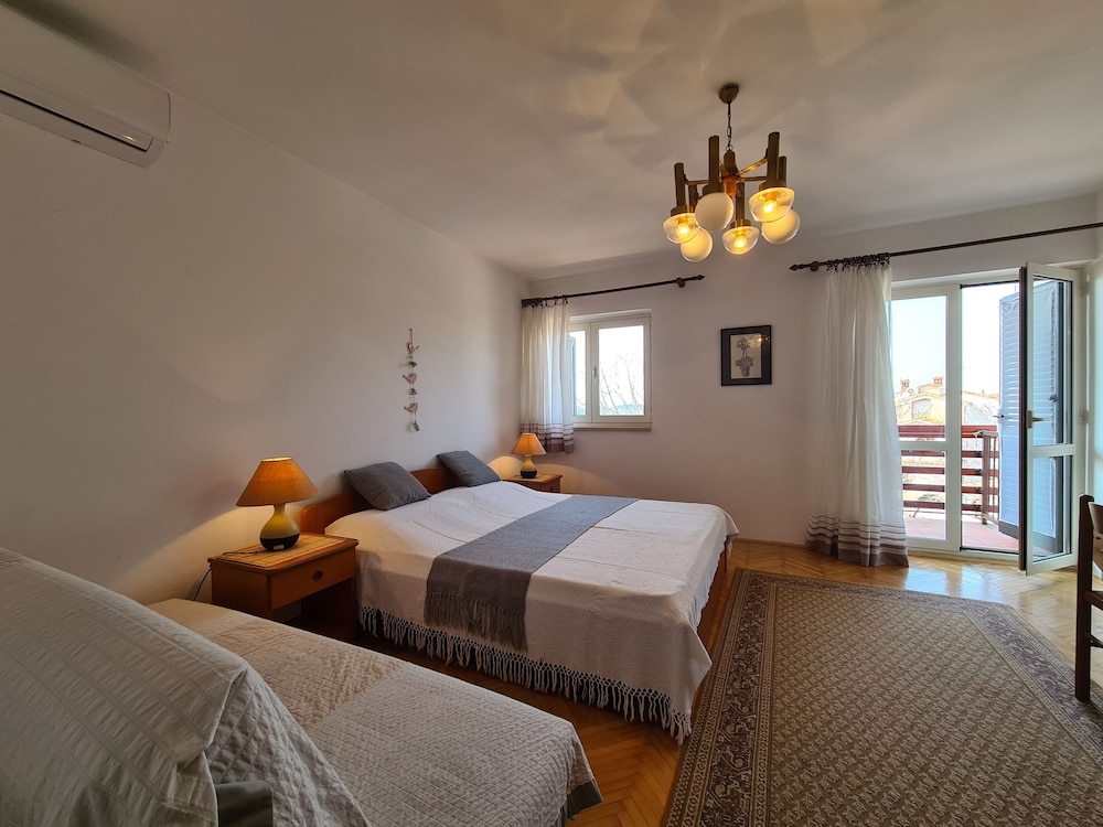 Apartment 743 view 4