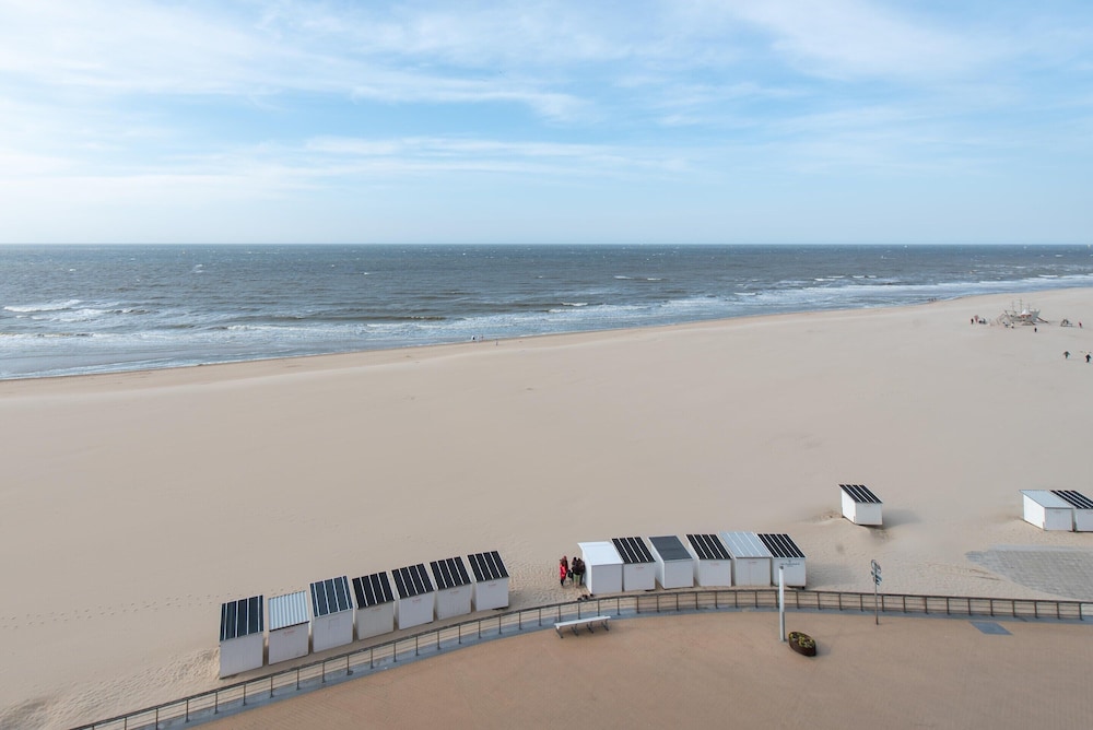 Apartment in Mariakerke With Stunning Sea Views