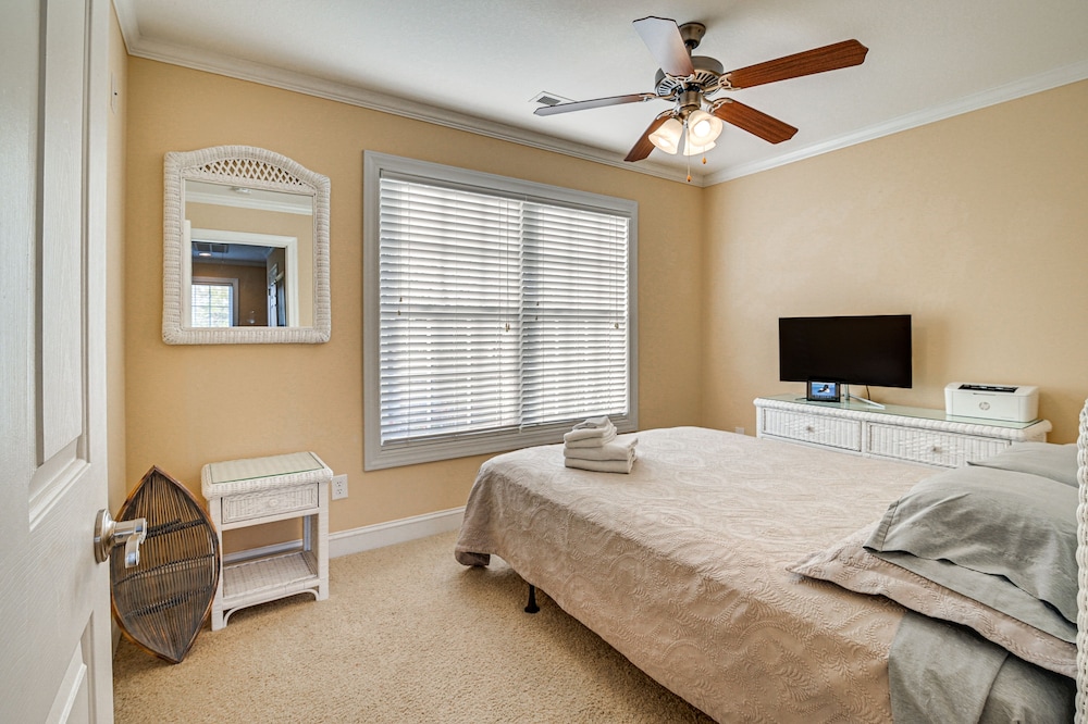 Spacious Murrells Inlet Home - Walk to Beach! view 3