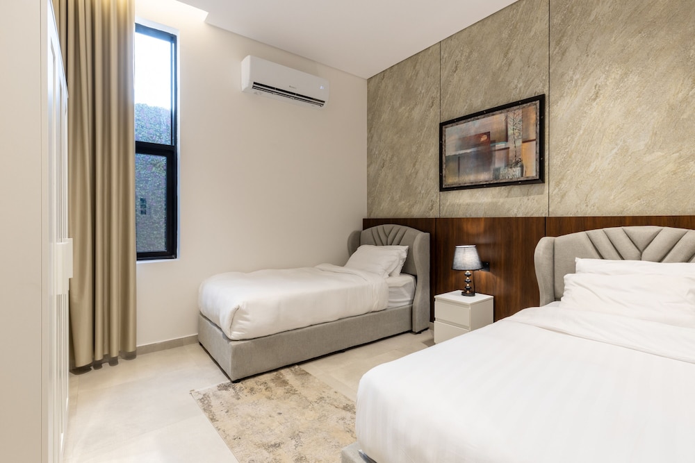 Spacious Designer Three Bedroom Home in Almadinah