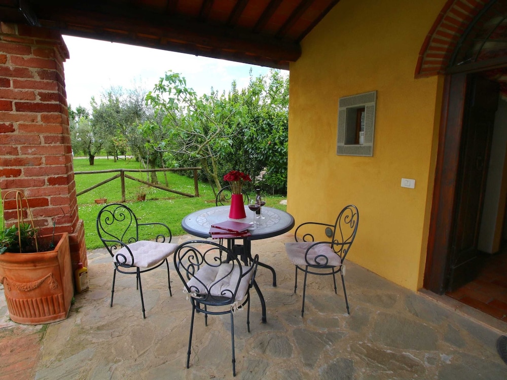 Chalet With Pool in Cortona