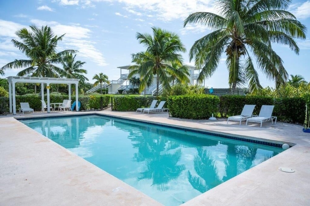 Buttonwood Reserve Compound - Compound W/beach, Pool, Pickleball 17 Bedroom Condo