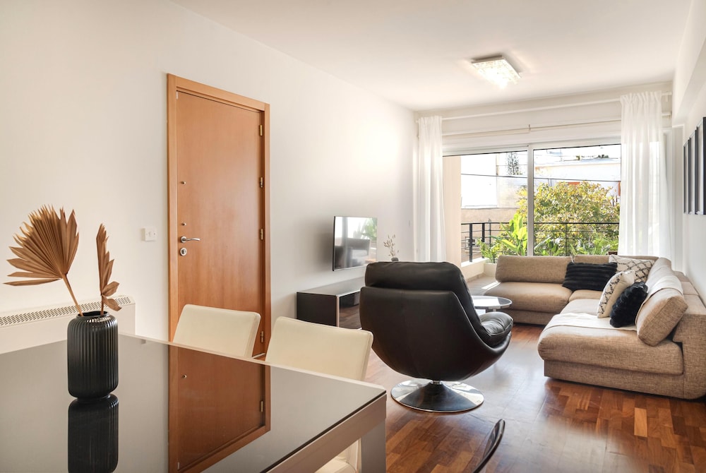 Phaedrus Living Evergreen City Flat