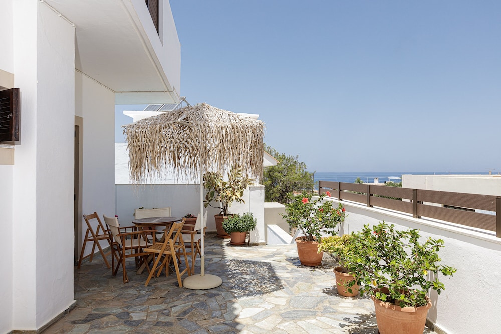 Kasteli Studios & Apartments