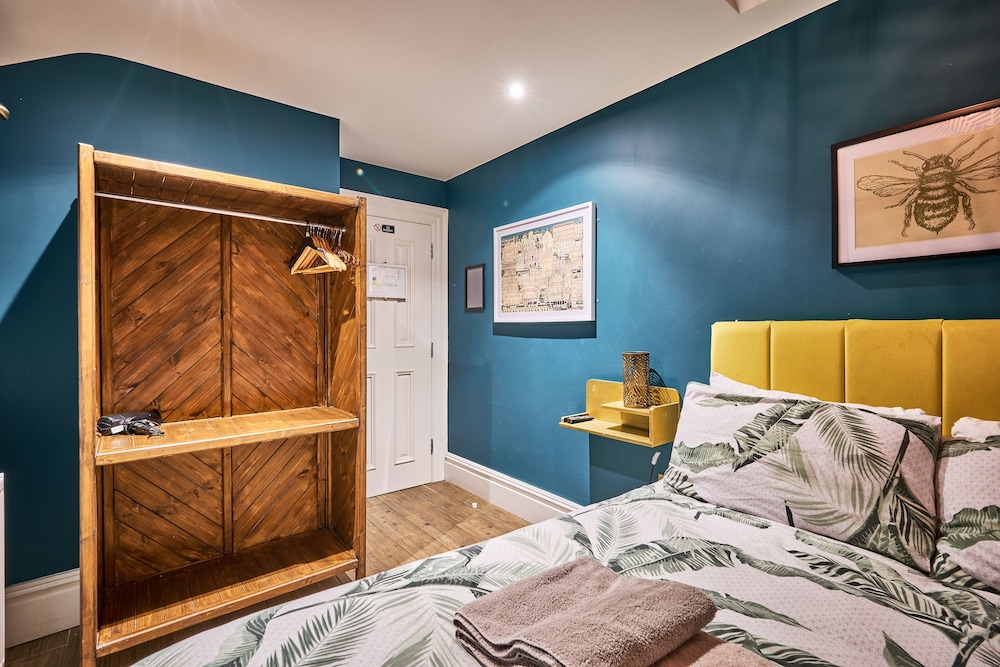 Londonderry Vacations - Art House - Property Image 5