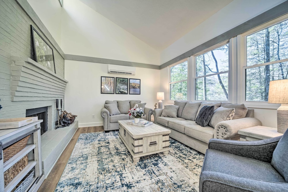Sapphire Home w/ Grill & Pool Access view 5
