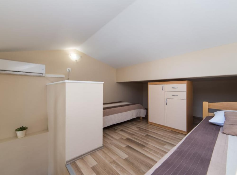 Apartments Nmn Drvenik