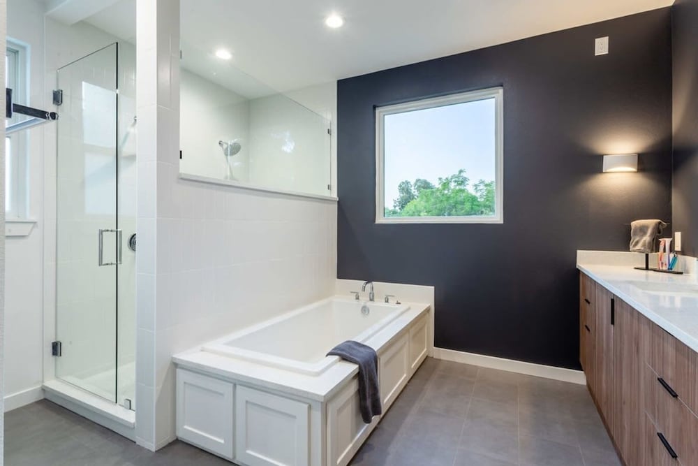 Stylish Clubhouse Retreat w/ Hot Tub Near Downtown