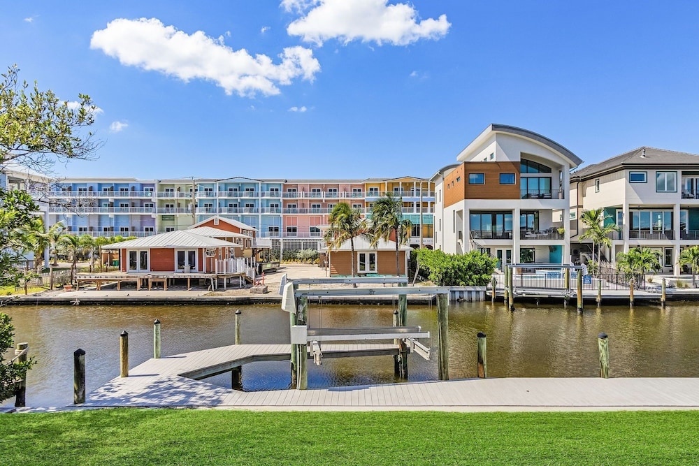 171 Canal Cove: 2br W/ Canal Views 2 Bedroom Home