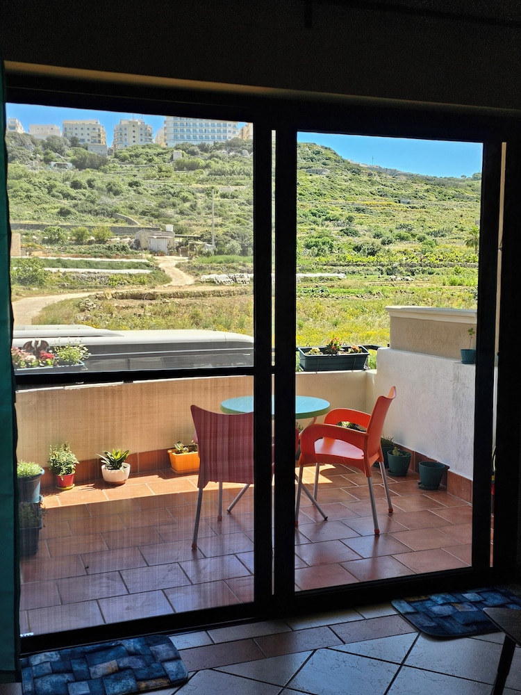 Country View Apartment