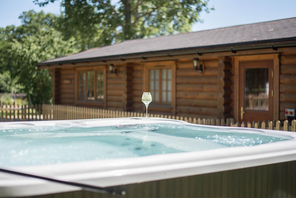 Maple Lodge With Hot Tub Kingfishers view 4