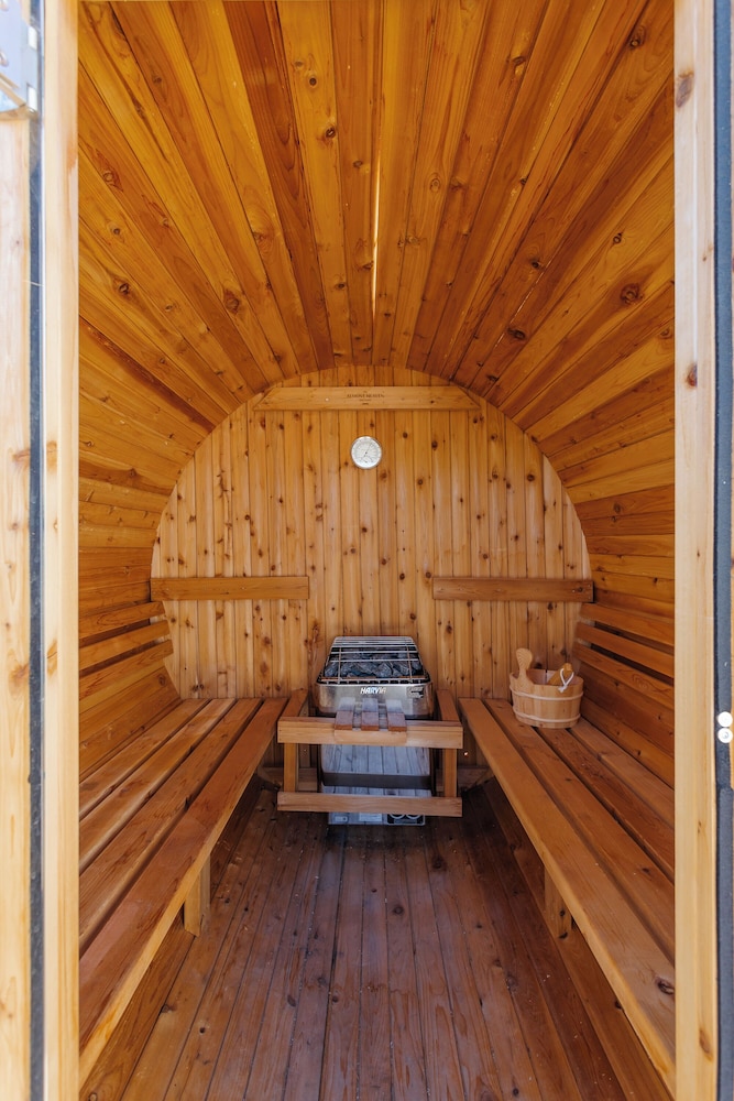 Solara - Pool & Spa - Sauna & Cold Plunge
