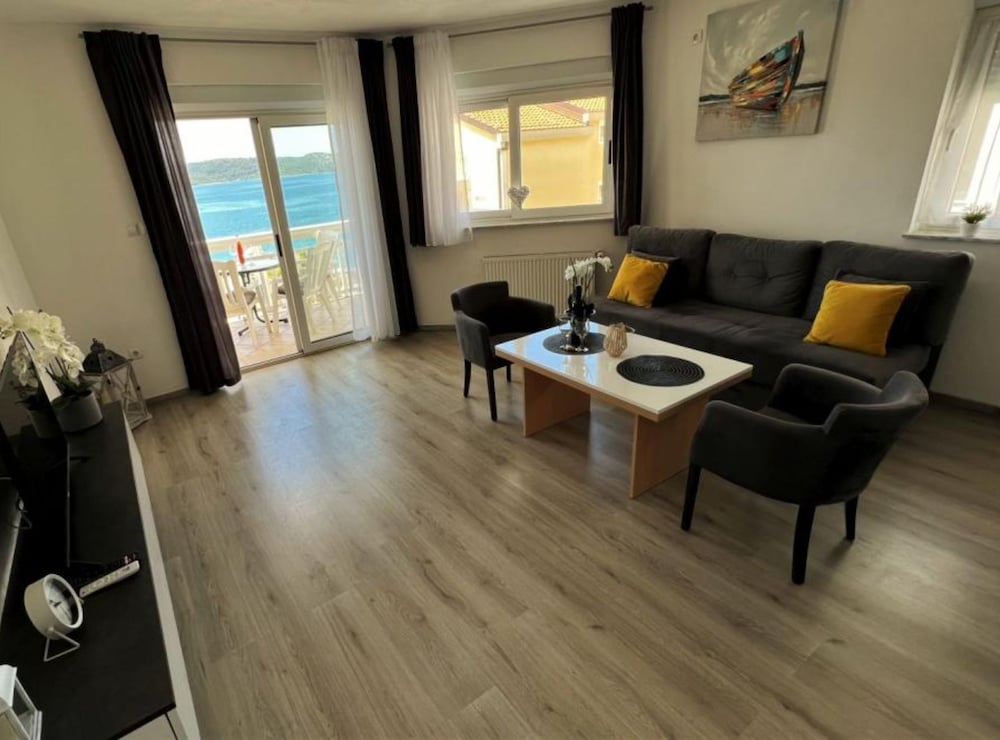 Villa Tomi