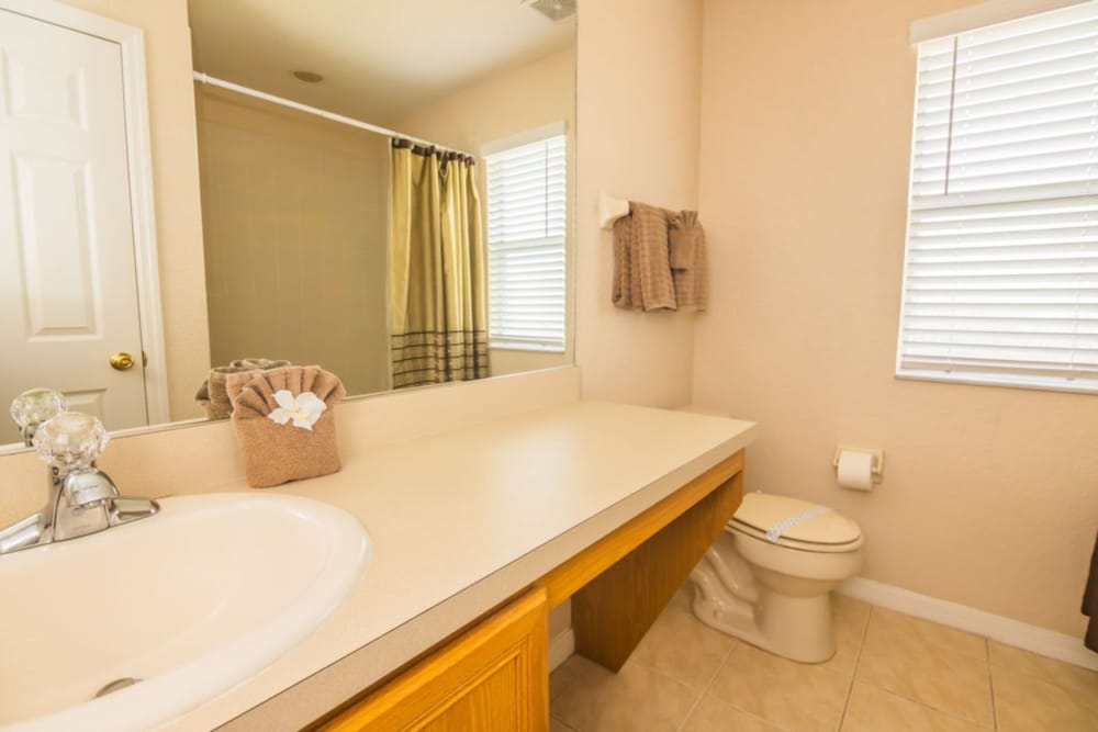 Lynval's Regal Palms Resort Townhome