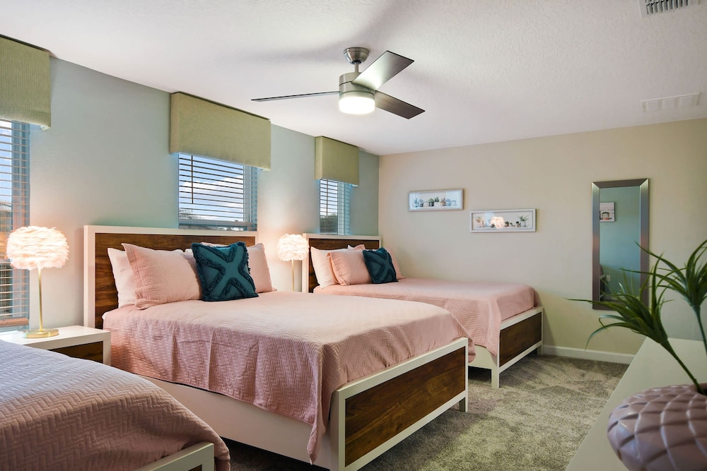 Home 9 Bed Themed Rooms Pool Storey Lake