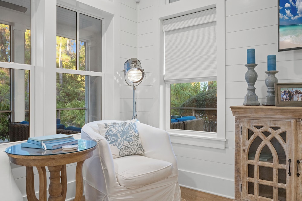 Sea Dlight: 3BR Beach Home Sleeps 10 With 4 Bikes in Watersound West