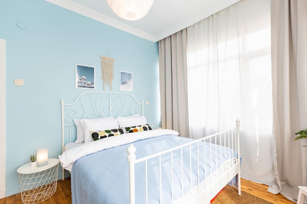 Colorful Flat With Excellent Location Near Trendy Attractions in Kadikoy