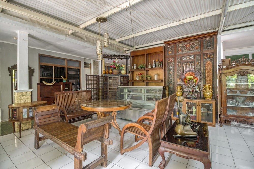 RedDoorz Hostel near Adisucipto Airport Yogyakarta view 5