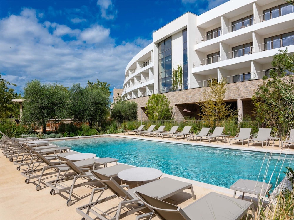 Apartment in Baillargues With Heated Pool
