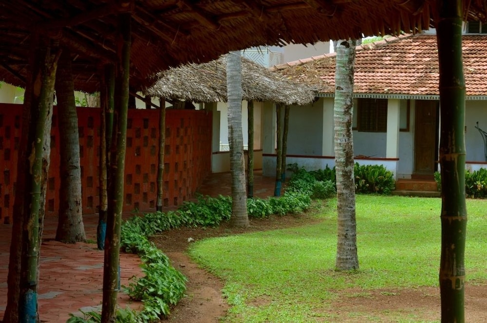Blooming Bay - Clifftop Beach Resort