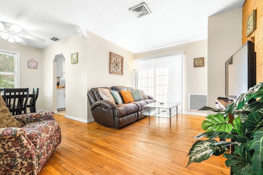 Charming Seminole Heights Getaway