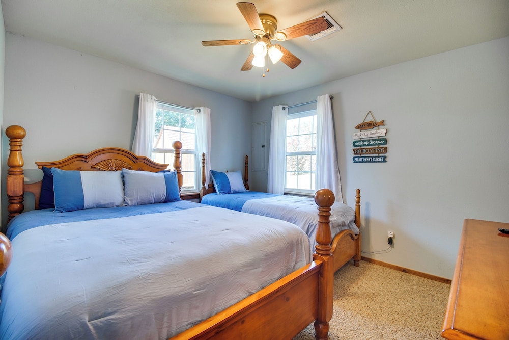 Incredible Log Home: 1 Mile From Lake Tenkiller view 3