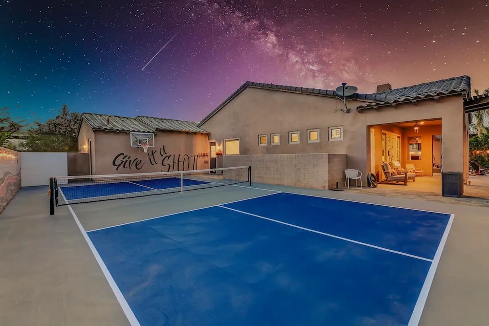 Ohana Whaleslide 7bd Pickleball Game RM GYM