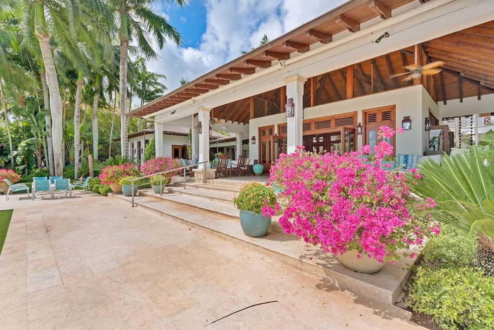 Magnificent Eight Bedroom Holiday Home