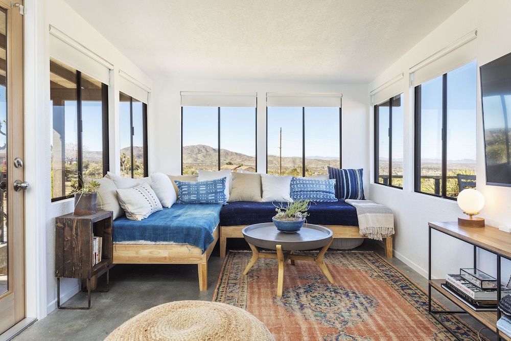 Twilight Terrace - Relax In Style 2 Bedroom Home by RedAwning view 4