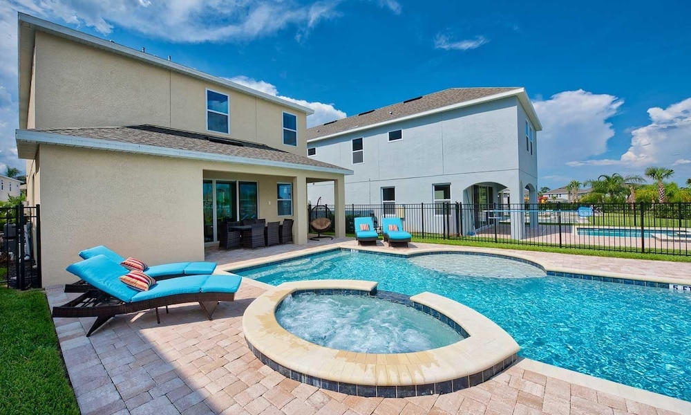 7412 MA - Stylish Home Near Parks