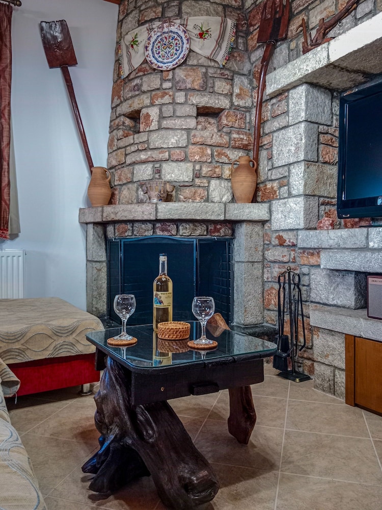 Tsampika s Traditional Stone Cottage in Siana