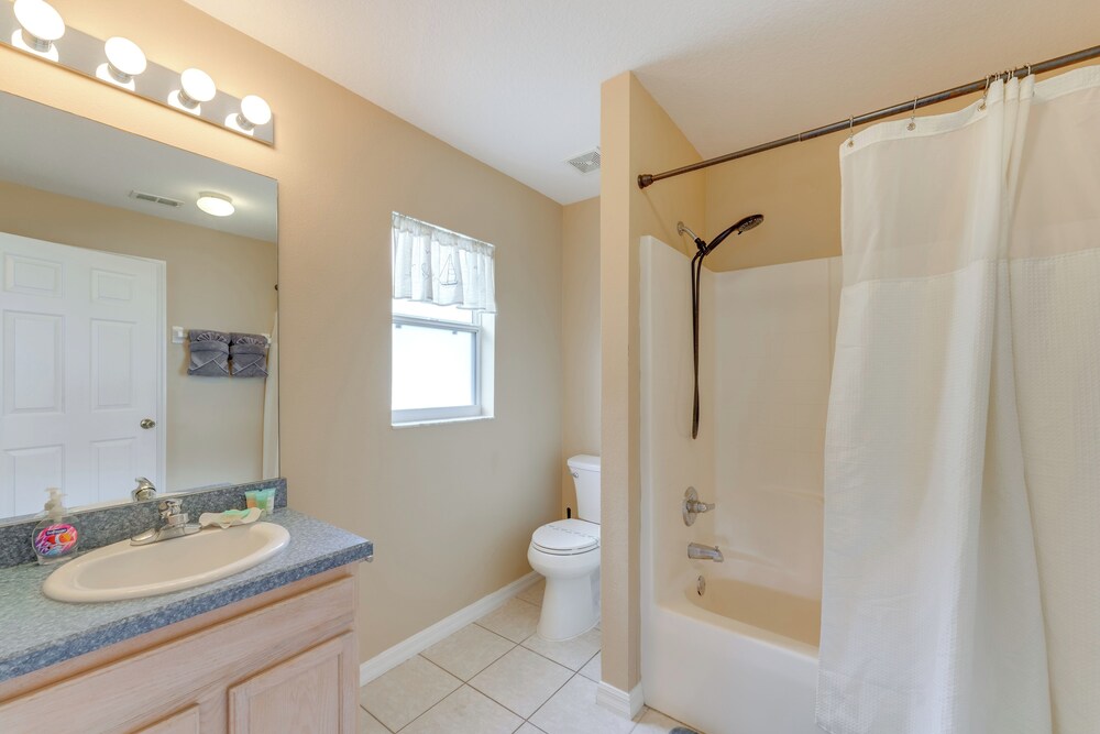 10 Mi to Wdw: Home w/ Themed Rooms, Pool & Lanai