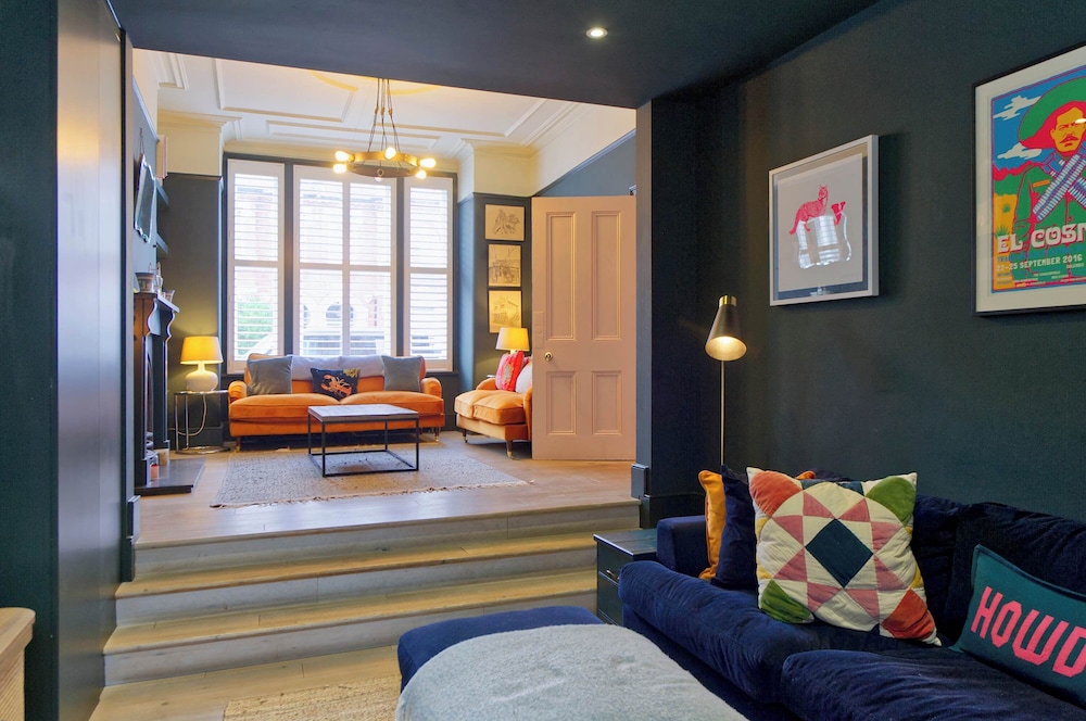 4 Bedroom House, Barnes