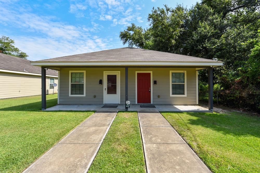 Lovely Lake Charles Duplex in Central Location! view 4