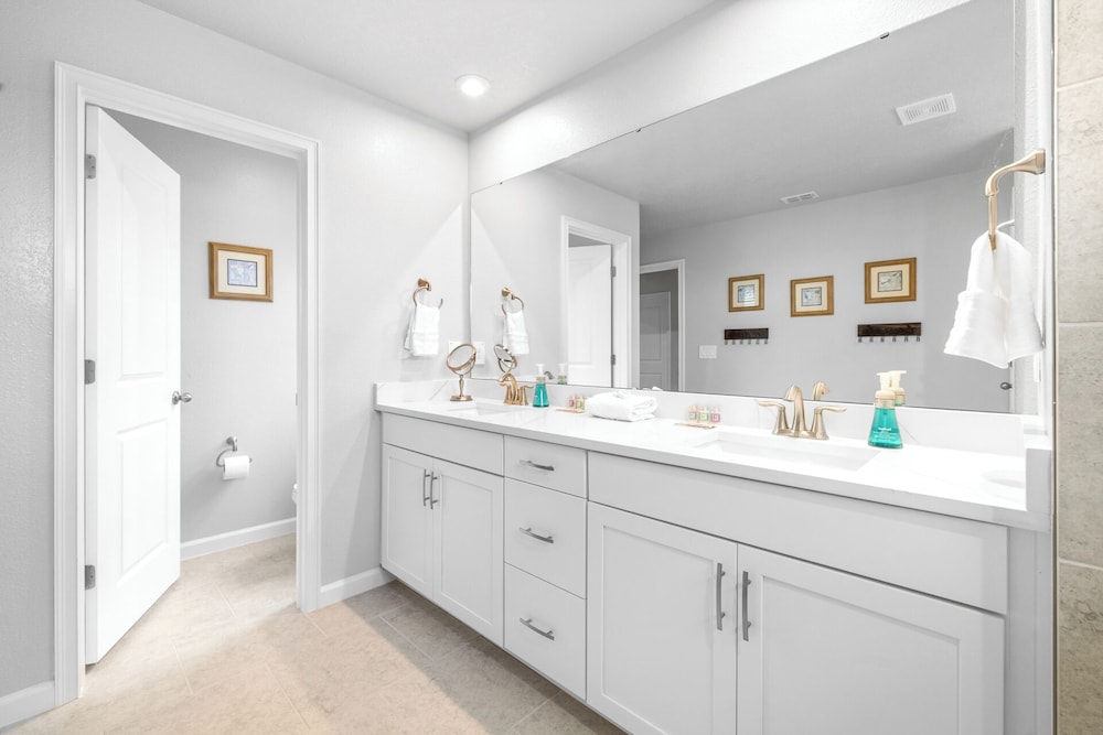 Waterview Luxury Retreat for 12!
