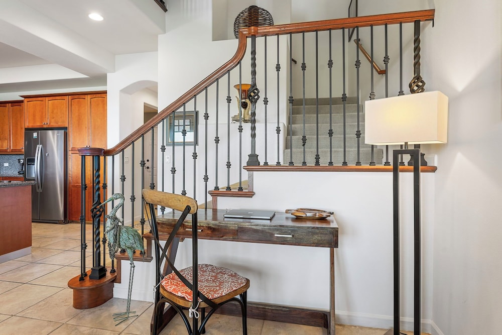 Walk to Restaurants/shopping - Excellent Golf Course Views - Private Beach Access - Vrkcv