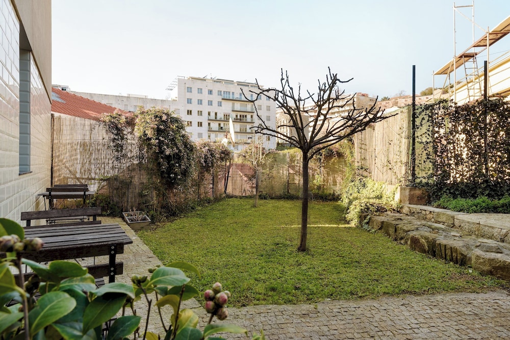 Flora3 Flora Apartments, Studio w/ Garden View