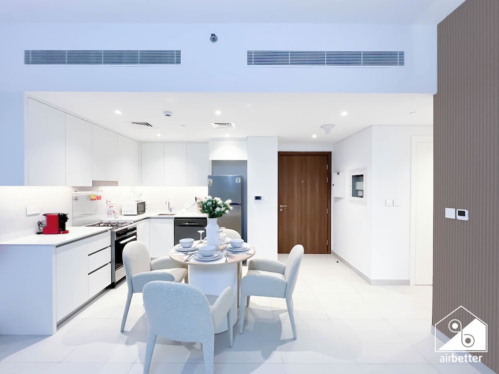 Luxury & Comfort 1B at Al Jadeel 2 Jumeirah Living