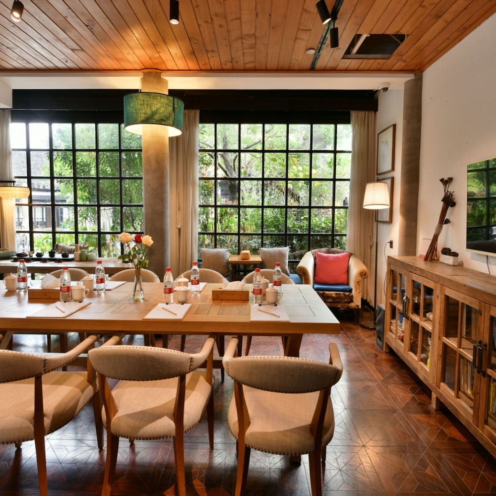 Blossom Hill Inn · Shantang view 3