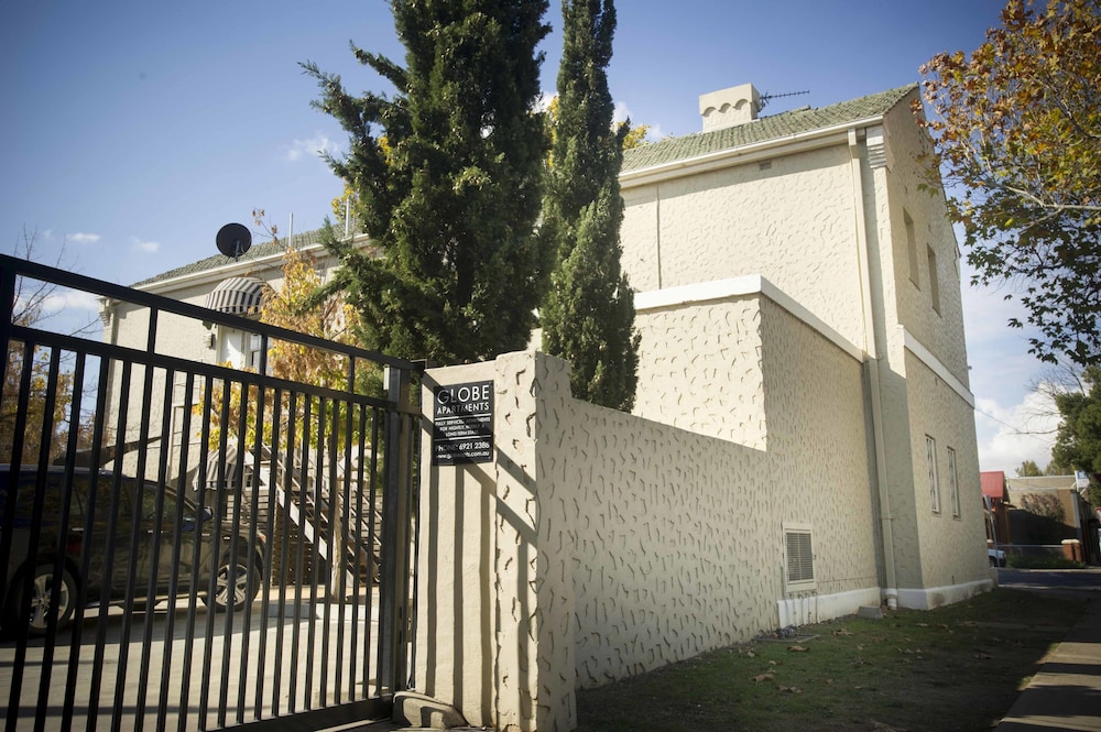 Globe Apartments