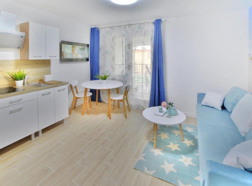 Cozy Holiday Studio, Close to the Beach